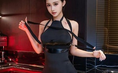 人妻送娃上课后穿情趣内衣